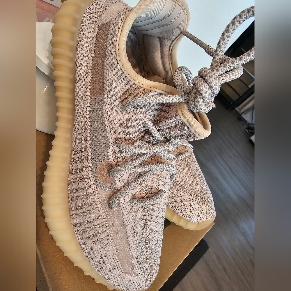 Yeezy Boost 350 V2 Sneakers . US Size 5 - Picture 6 of 14